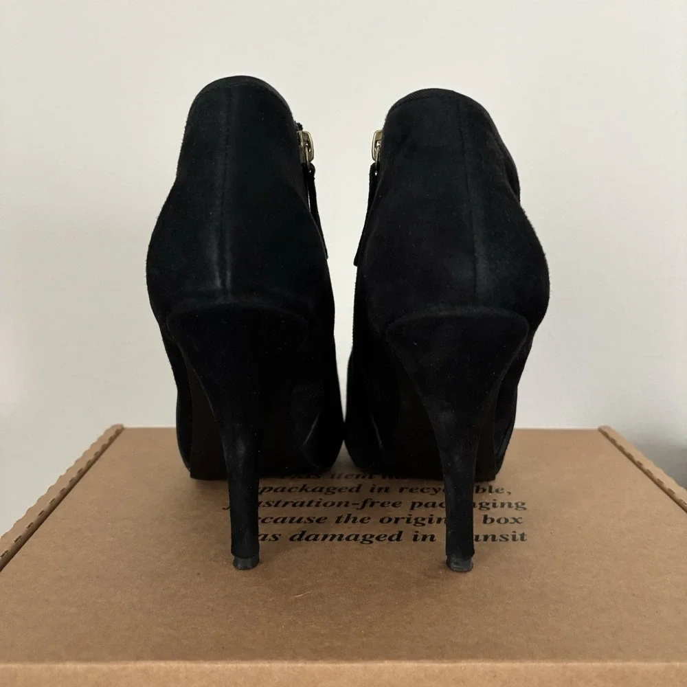 Guess Suede Ankle Boots Gold Button Accents Stiletto Heel Booties Womens Shoes 8
